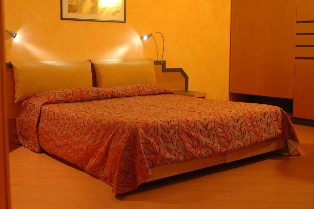 Hotel St John Desio Bagian luar foto