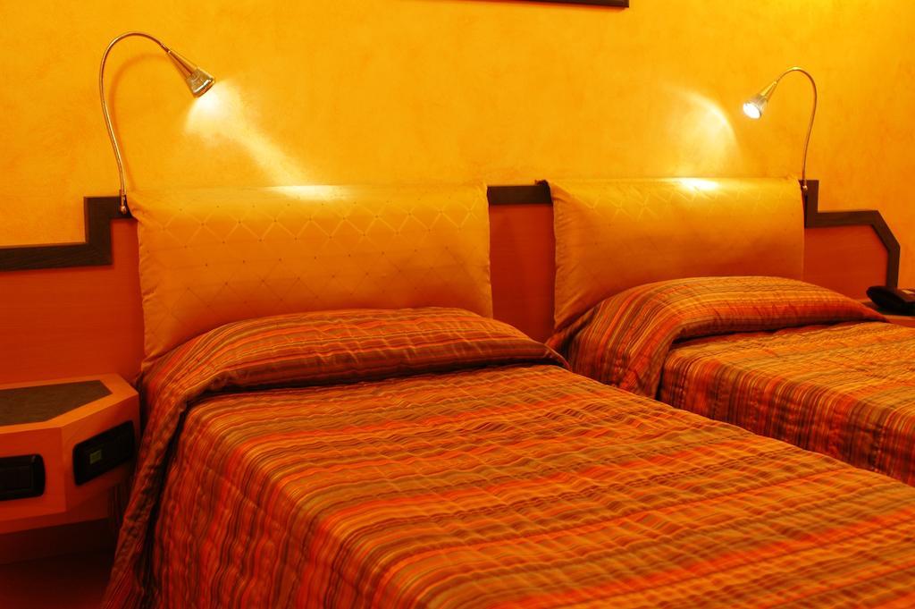 Hotel St John Desio Bagian luar foto