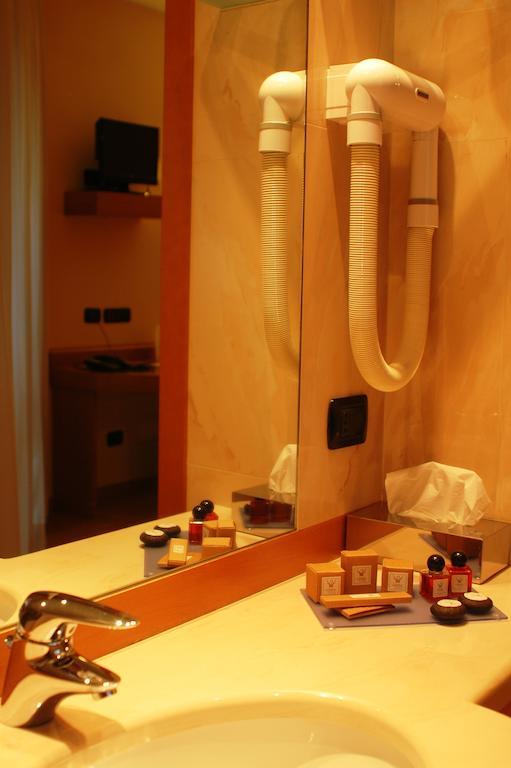 Hotel St John Desio Ruang foto