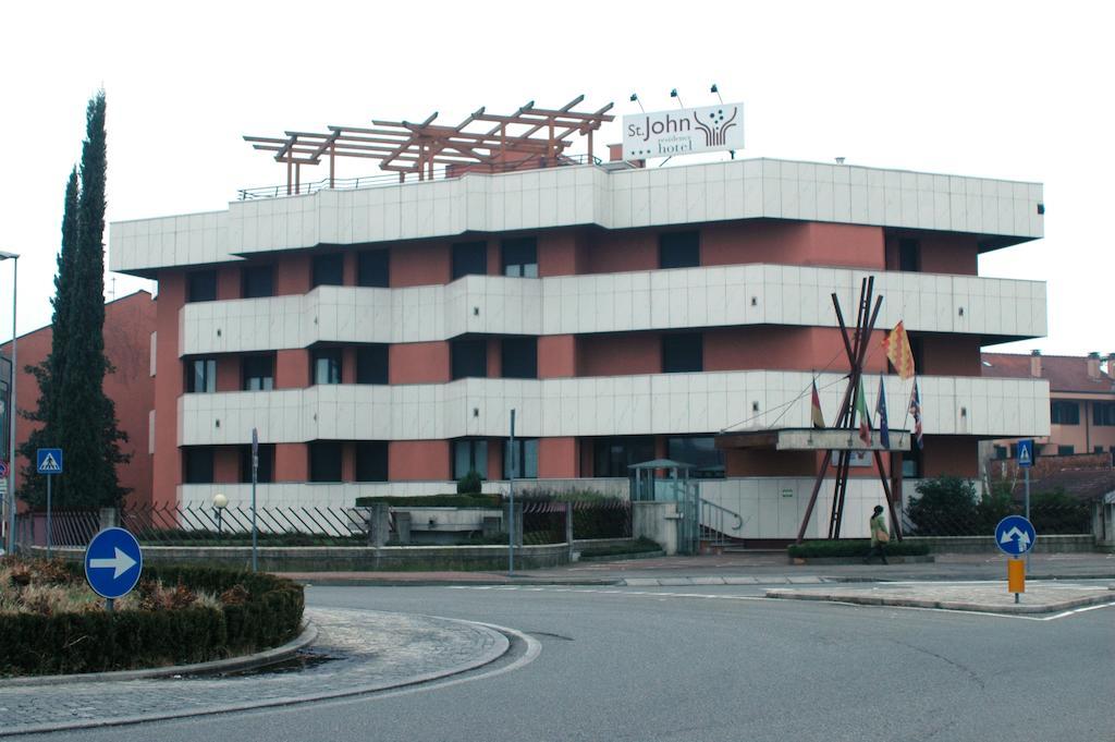 Hotel St John Desio Bagian luar foto