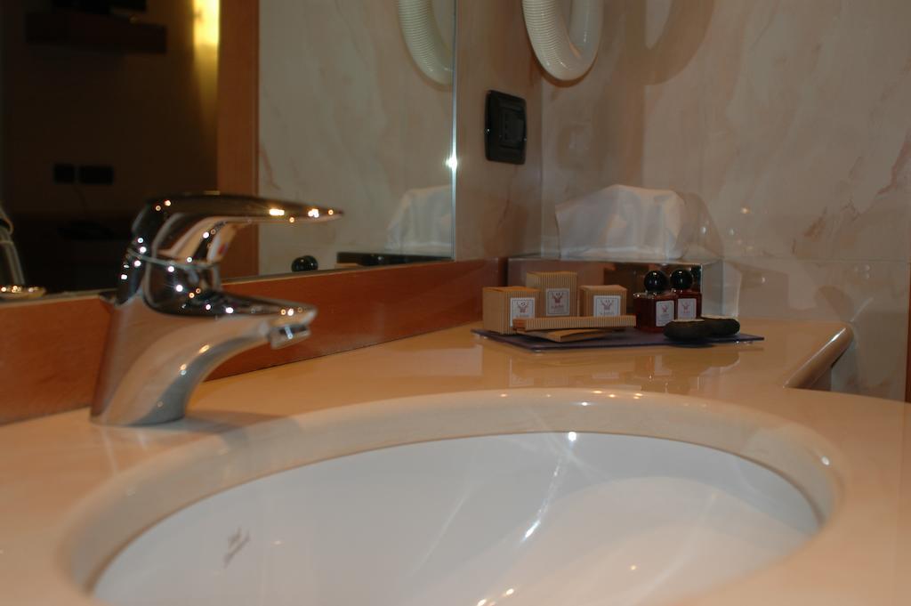 Hotel St John Desio Bagian luar foto