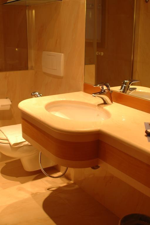 Hotel St John Desio Bagian luar foto