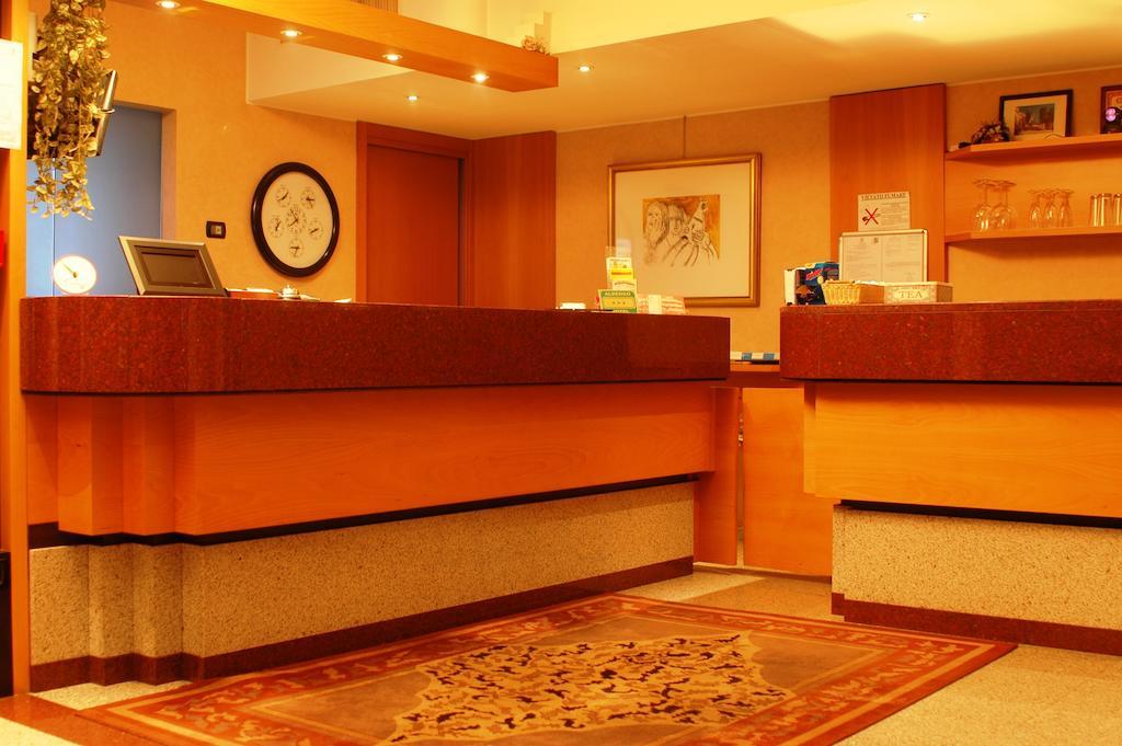 Hotel St John Desio Bagian luar foto